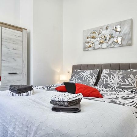 Apartment 20M From Arena Pula Exteriér fotografie
