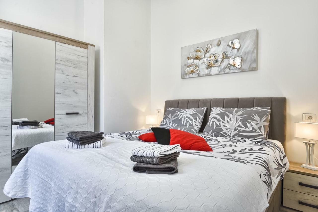 Apartment 20M From Arena Pula Exteriér fotografie