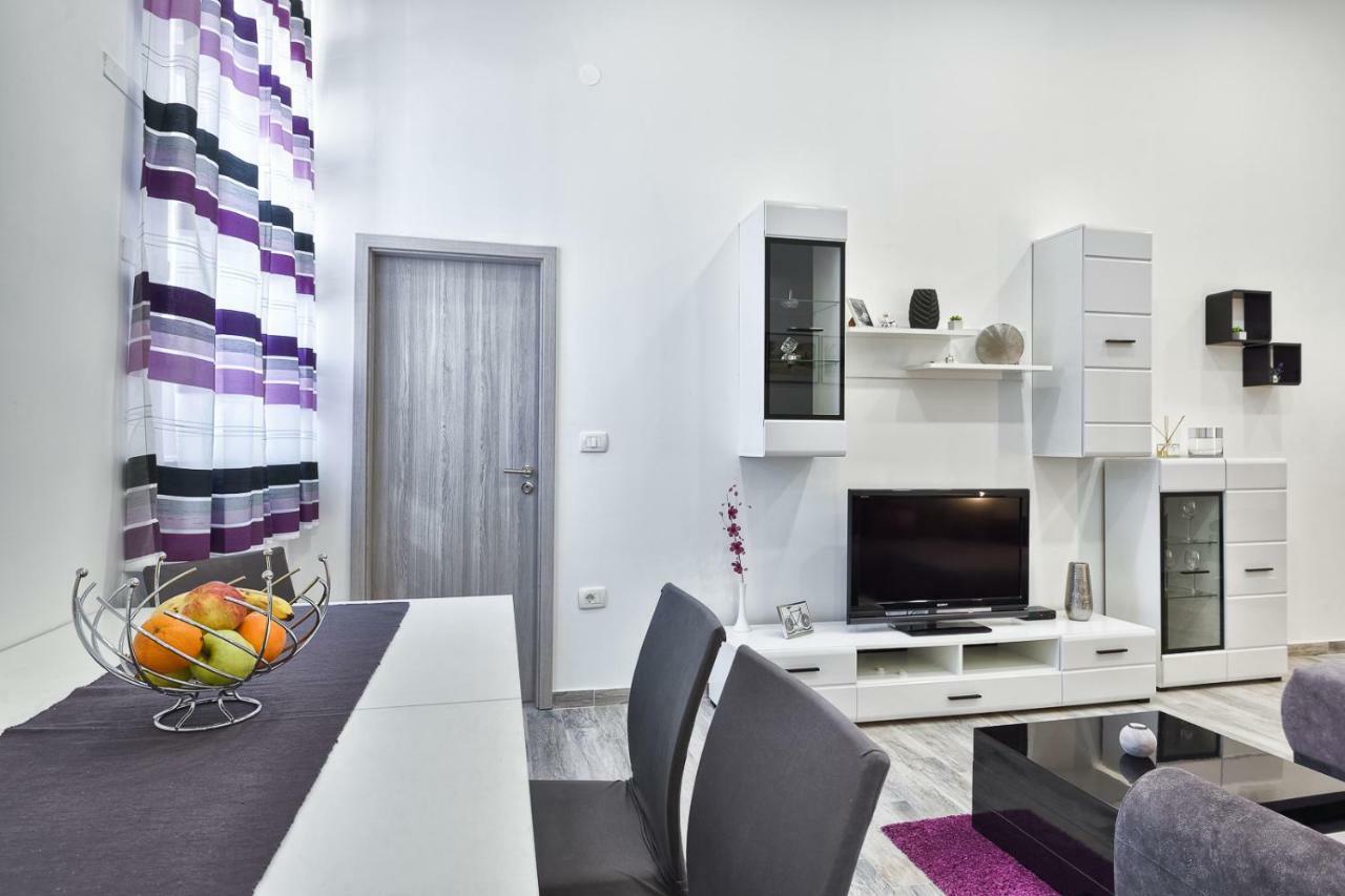 Apartment 20M From Arena Pula Exteriér fotografie