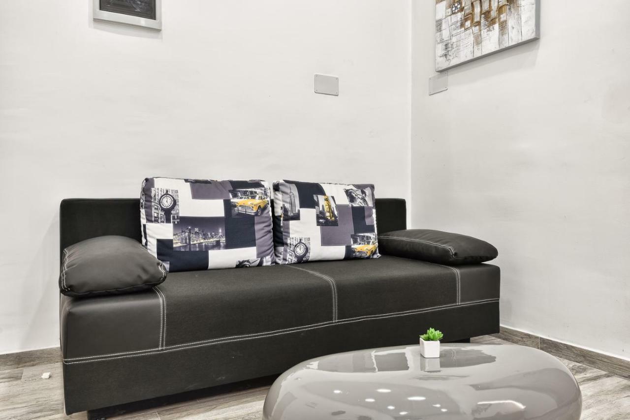 Apartment 20M From Arena Pula Exteriér fotografie