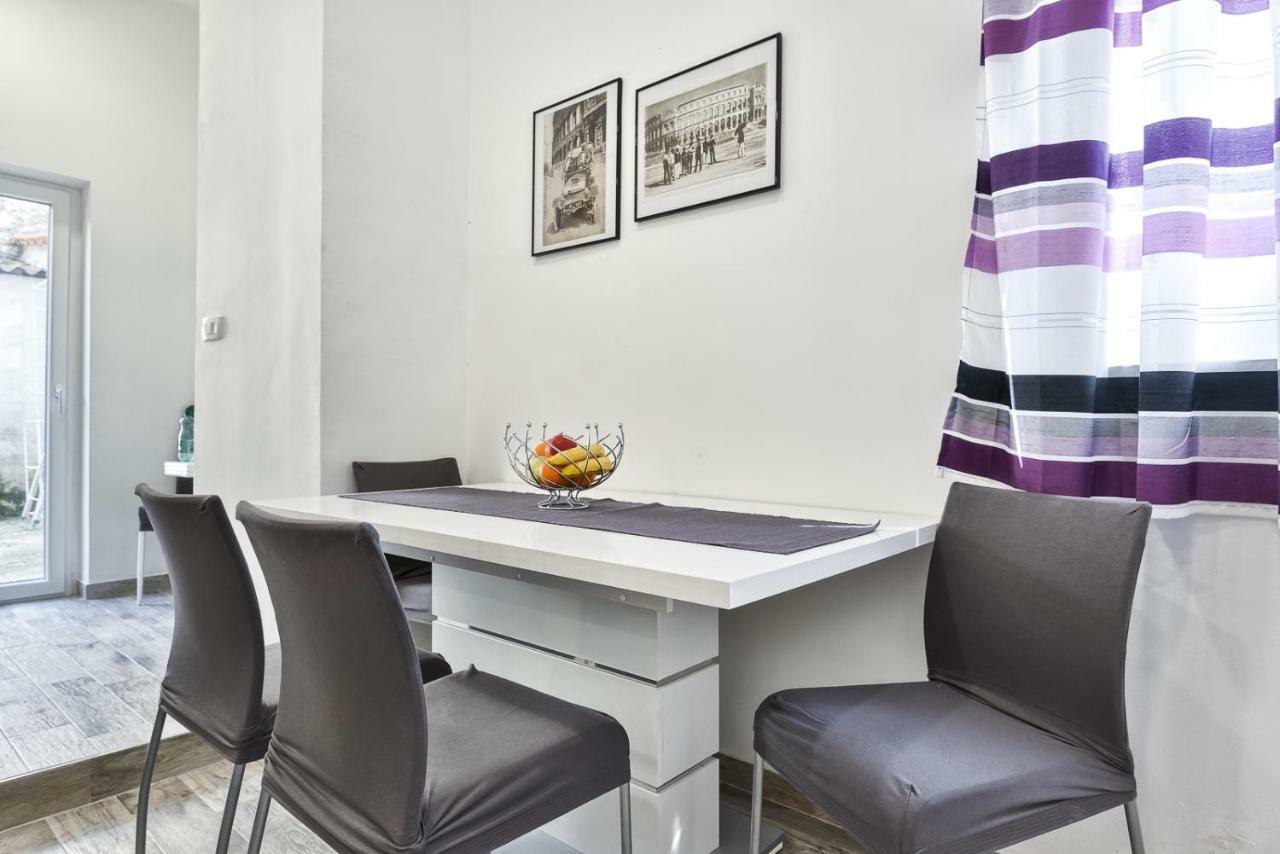 Apartment 20M From Arena Pula Exteriér fotografie