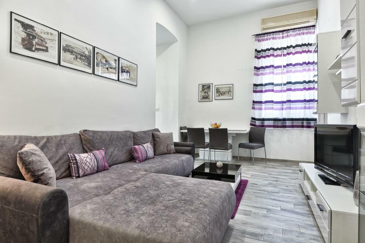 Apartment 20M From Arena Pula Exteriér fotografie