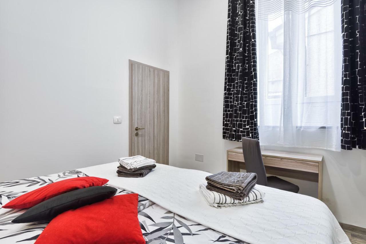 Apartment 20M From Arena Pula Exteriér fotografie